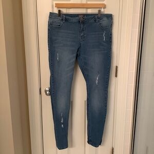 Junarose Distressed Jean